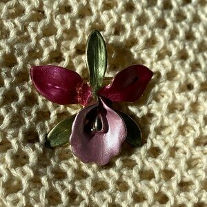 Signed Rucinni Lilly flower Brooch pendant